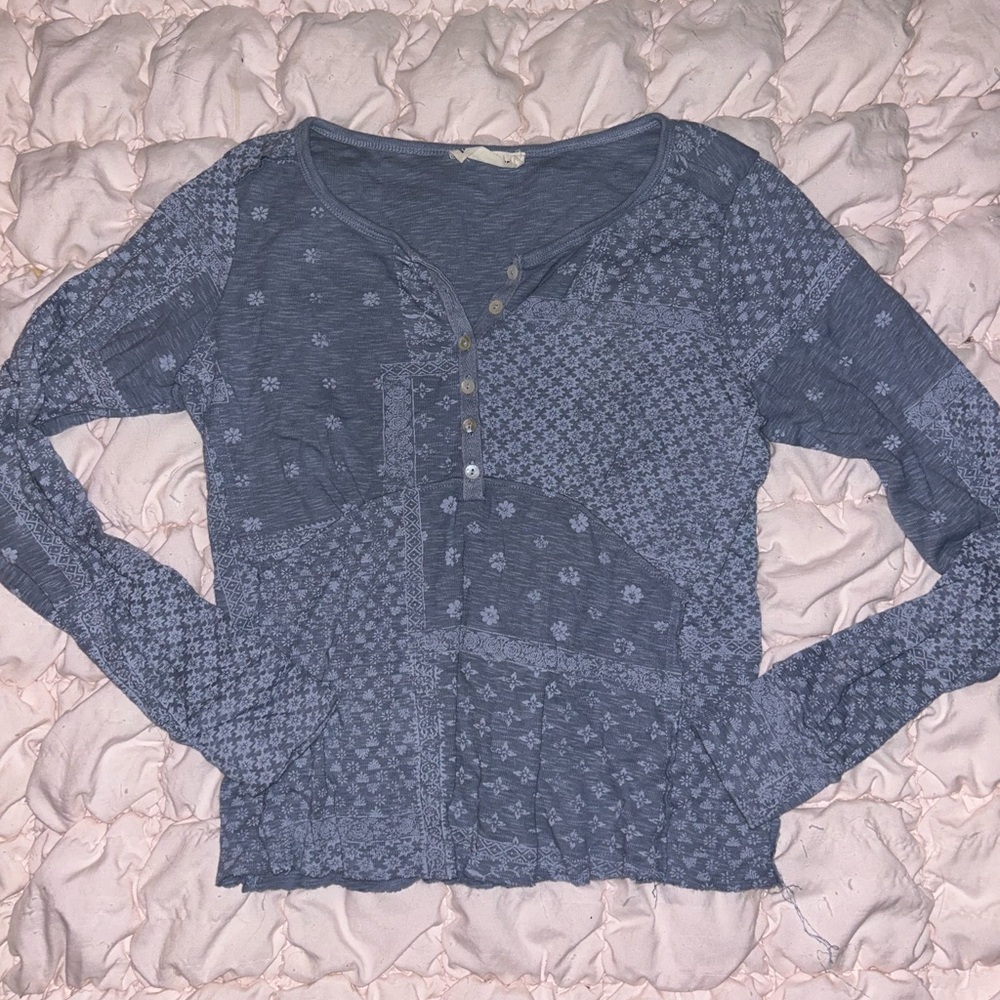 Lucky Brand long sleeve women’s blue patterned top